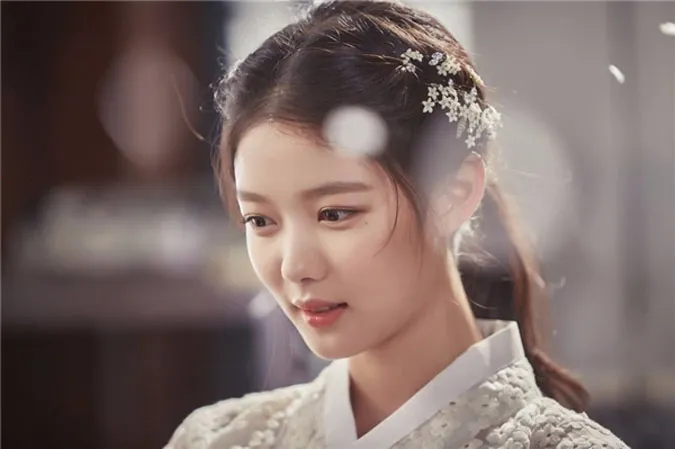 Kim Yoo Jung profile 6